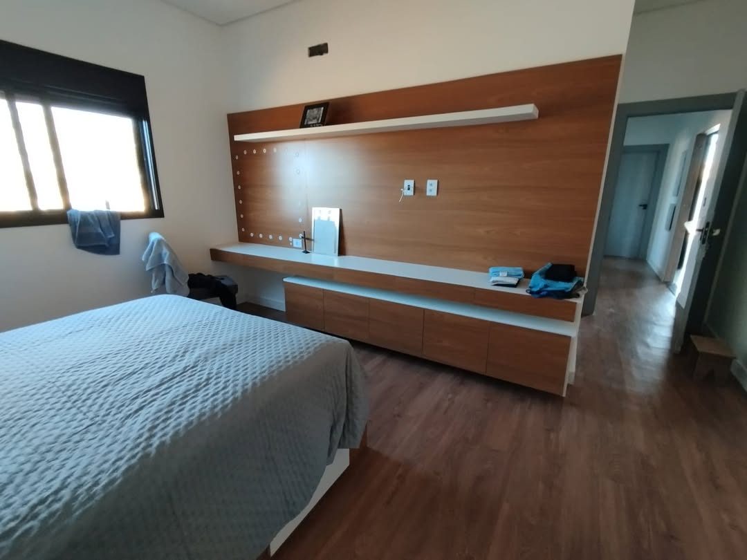 Quarto com cabeceira